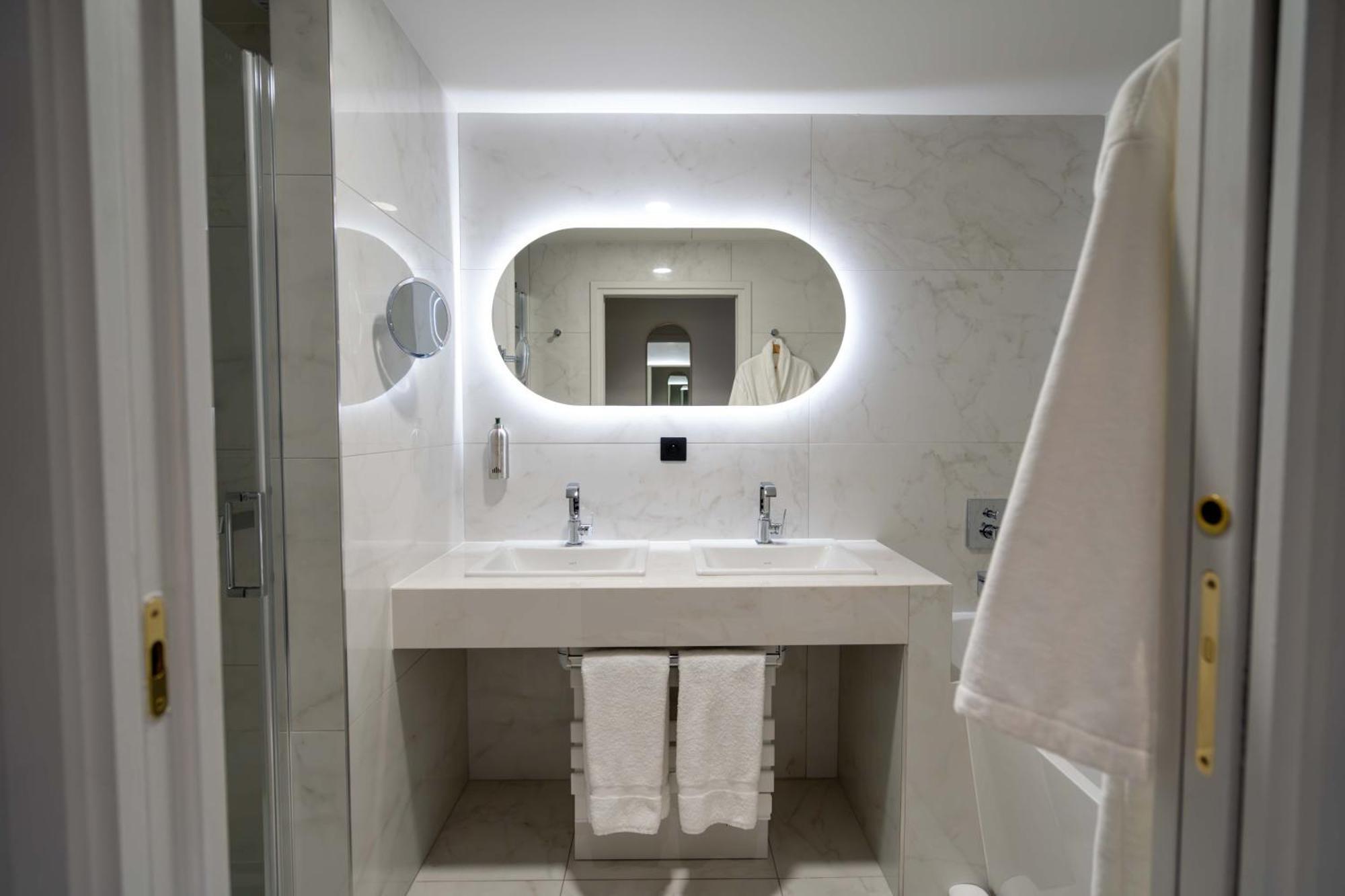 Hotel Et Restaurant Le Regina Le Puy-en-Velay 외부 사진