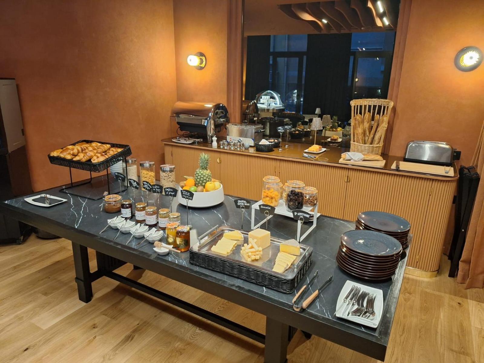 Hotel Et Restaurant Le Regina Le Puy-en-Velay 외부 사진
